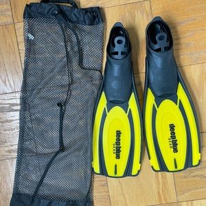 Fins and gear bag set Fits 6-7 1/2 men or 7-8 1/2 women